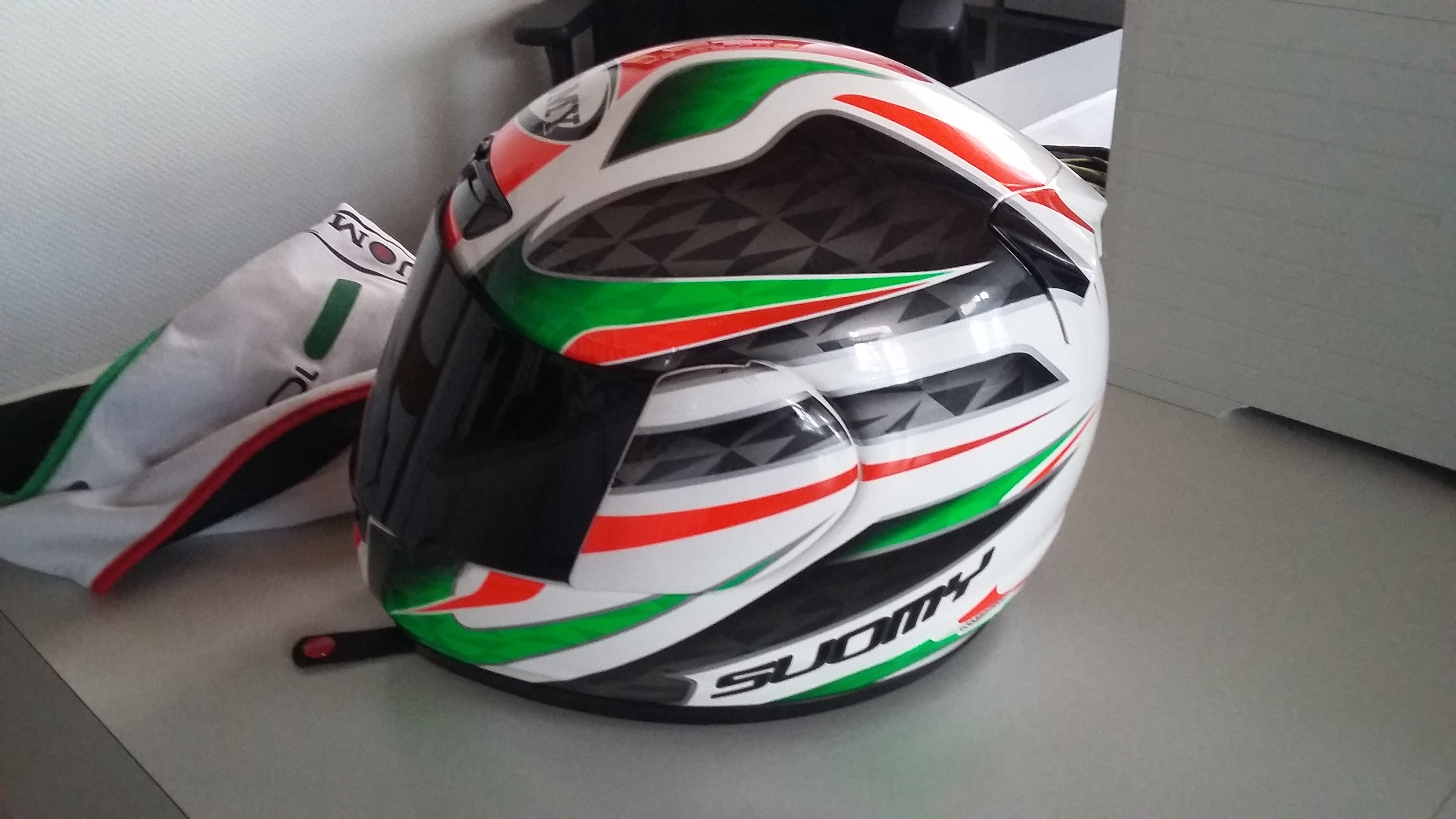 Suomy apex sales italy
