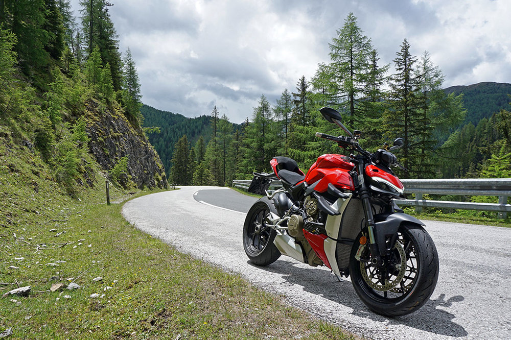 12_armin-hoyer_ducati-streetfighter-v4-nockalmstrasse-r.jpg